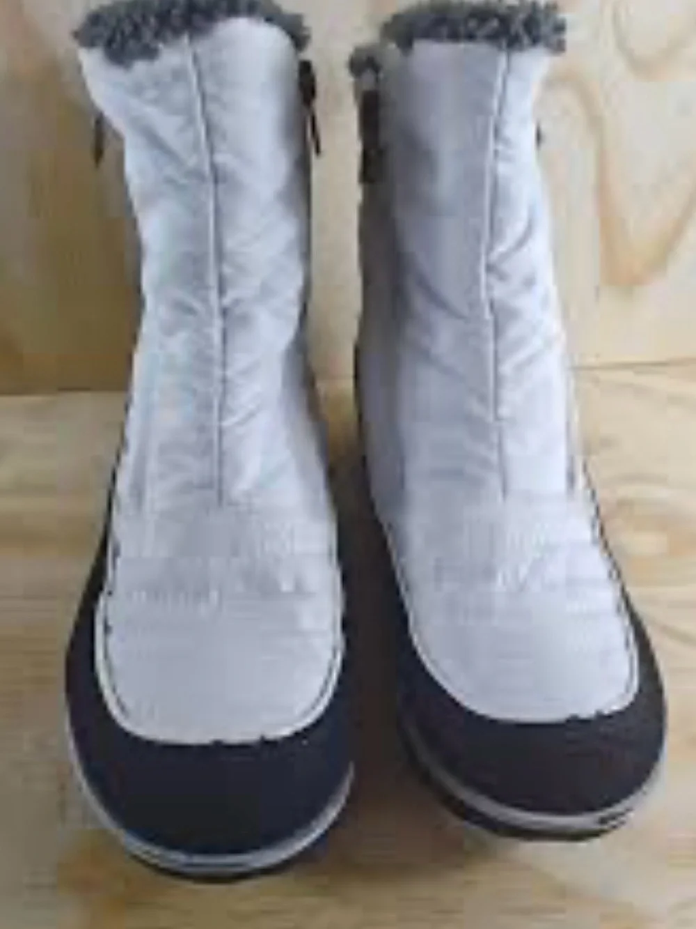 JBU Women's Light Gray and Black Insulated Winter Boots size 9.5